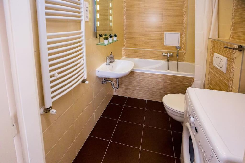 Opera Apartment Budapest With Three Bedroom W Ac Budapeste Exterior foto